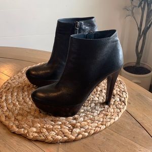 Stuart Weiztman black heels